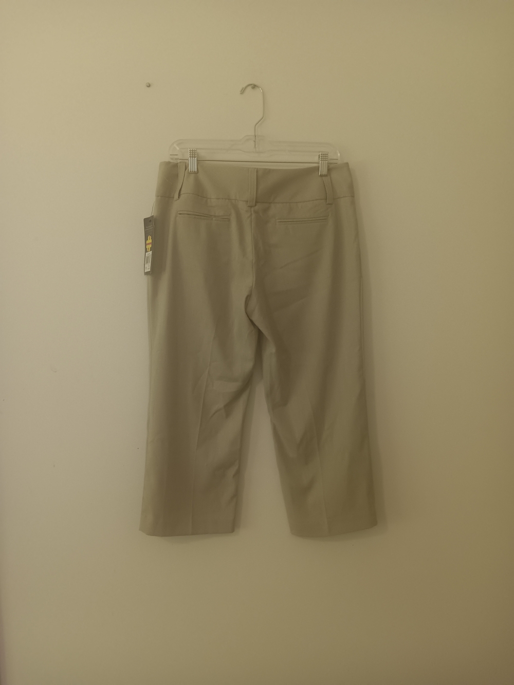 Daisy Fuentes Sand Heather Straight Leg Studio Capri Pants NWT Size 8 - Picture 3 of 6